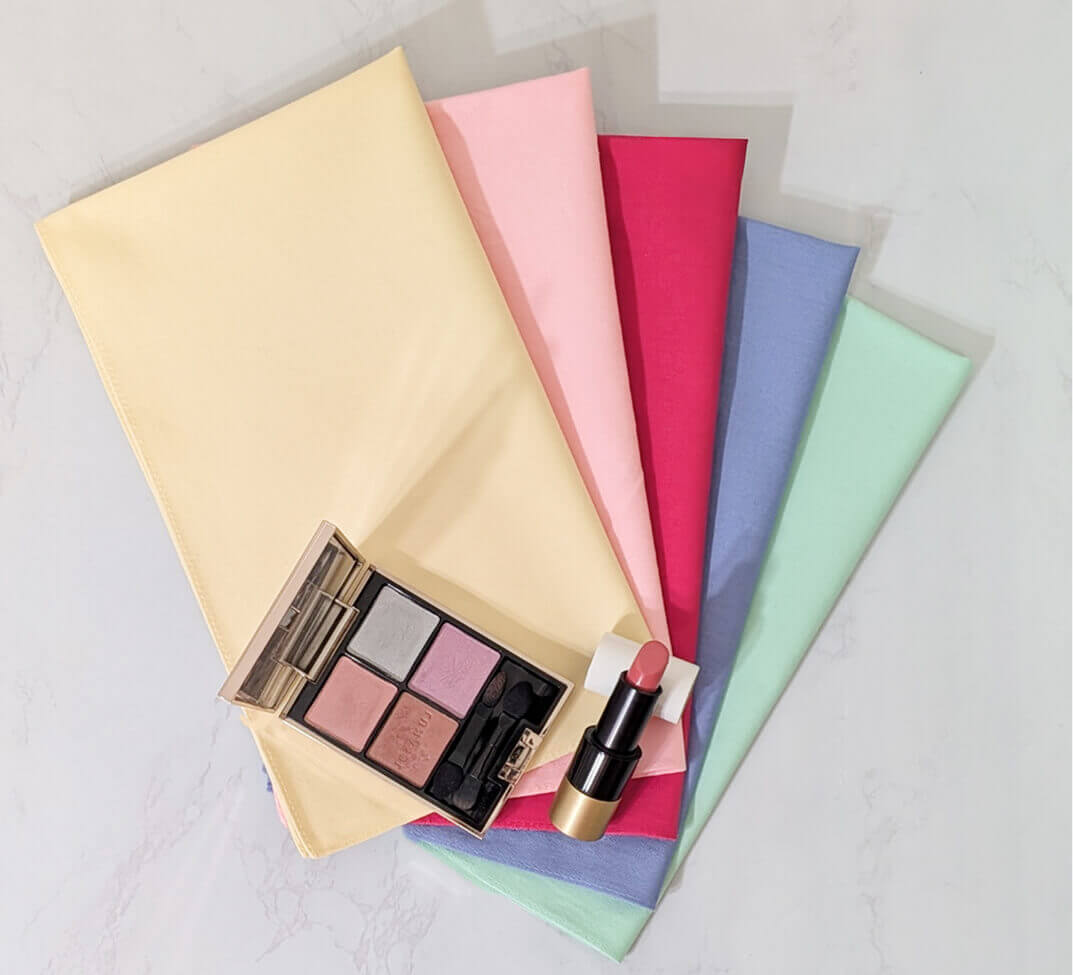 札幌でのパーソナルカラー診断の様子（テストドレープ使用）